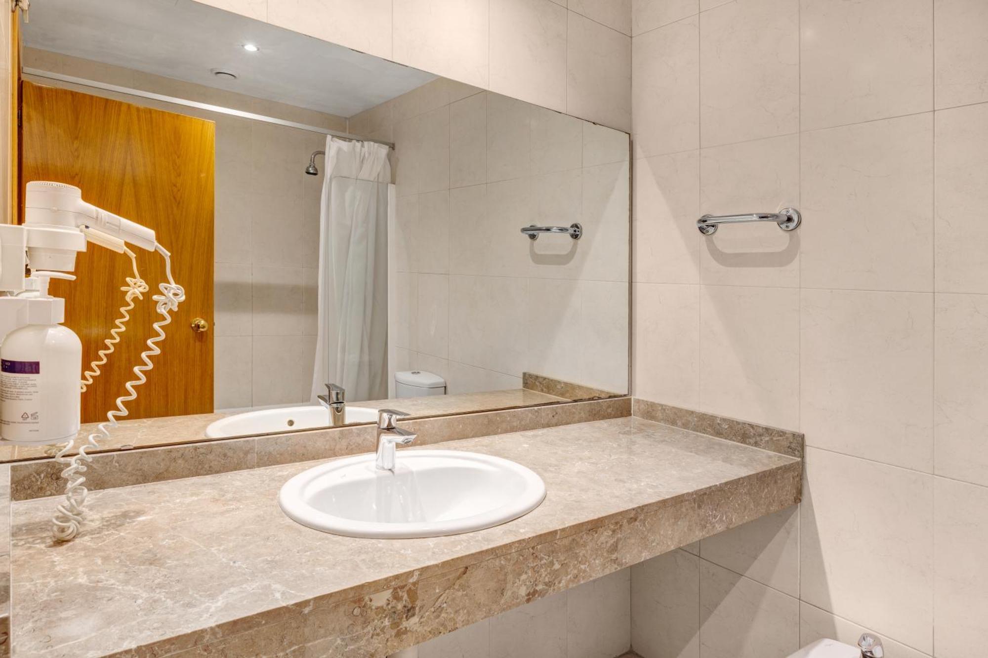 B&B Hotel Barcelona Mollet Porta De Gallecs Mollet del Vallès Eksteriør bilde